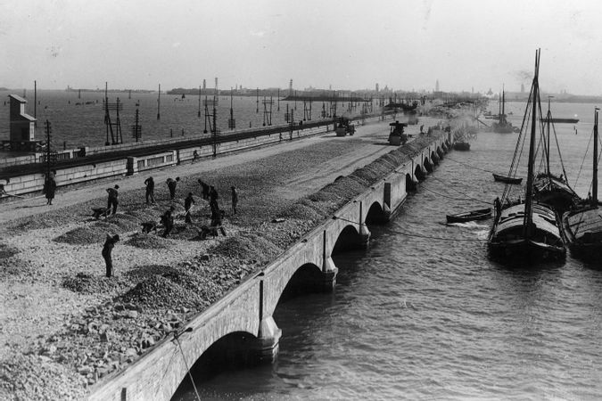 Il ponte del Littorio in costruzione