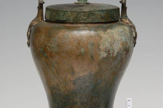 Situla con coperchio in bronzo