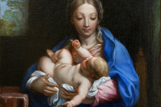 Madonna con Gesù Bambino in braccio che porge un frutto