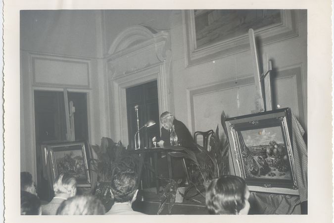 Giorgio de Chirico durante la conferenza tenuta all'Accademia del Ceppo