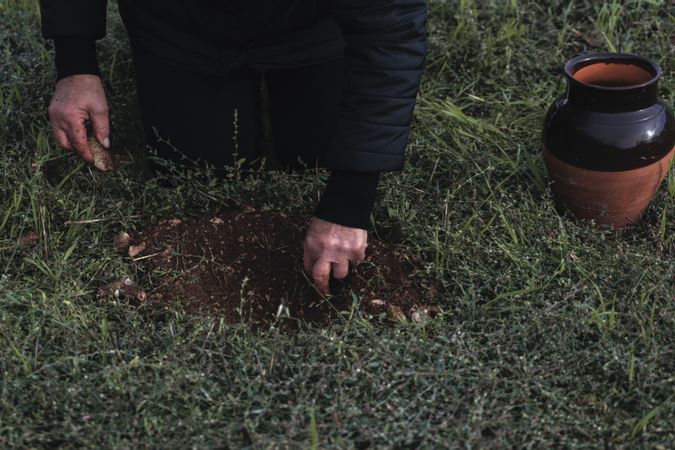 In acqua a terra la mano