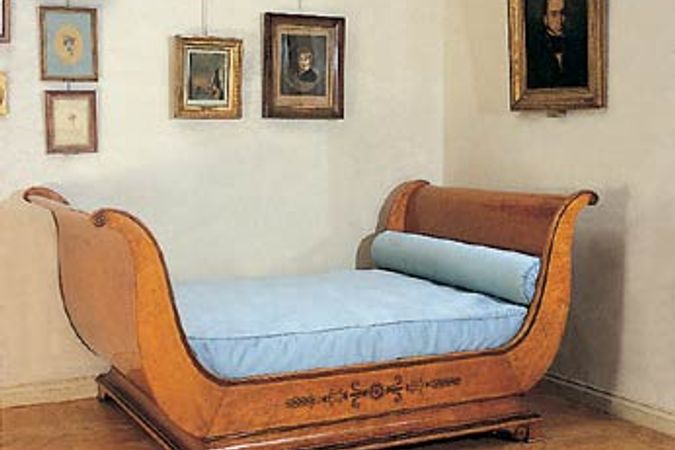 Letto a barchettone proveniente dal Palazzo Ducale di Parma