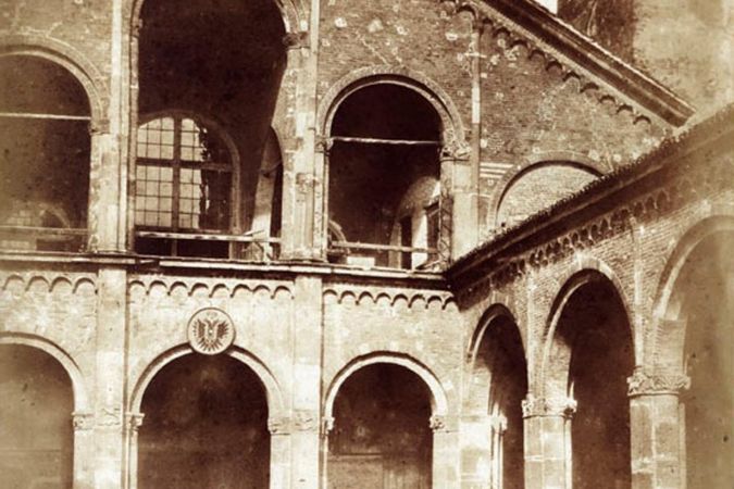 Quadriportico e facciata della basilica di Sant'Ambrogio, lato destro