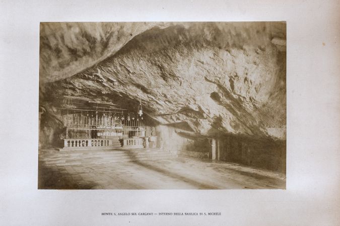 La grotta di San Michele al Monte S. Angelo sul Gargano