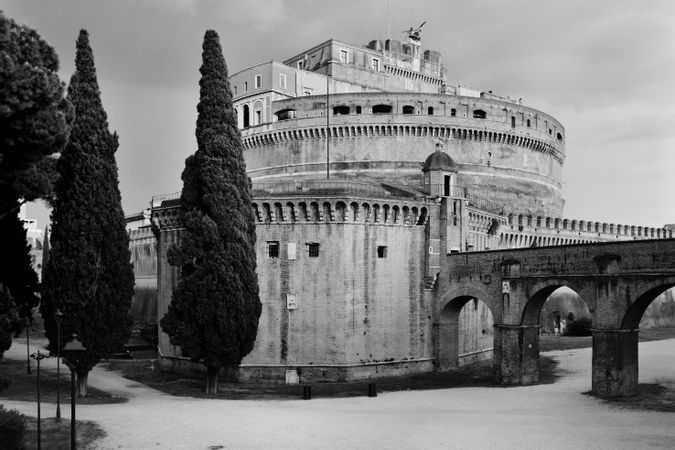 Veduta del ponte Sant’Angelo e del Vaticano