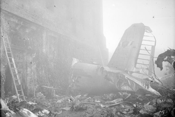 Tragedia di Superga: il relitto dell’aereo su cui viaggiavano i giocatori del Grande Torino, 5-6 maggio 1949