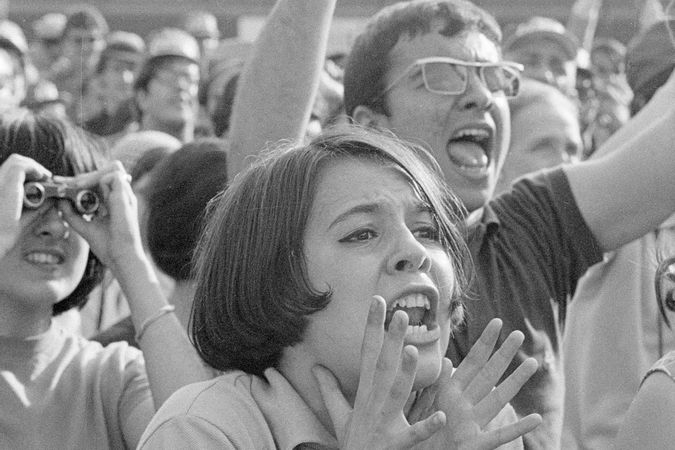 Fan in delirio al concerto dei Beatles al Vigorelli di Milano, 24 giugno 1965