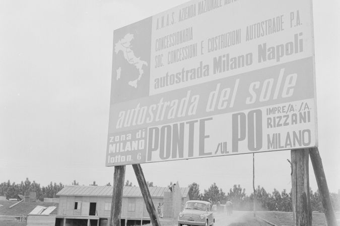 Cantiere dell’Autostrada del Sole per la costruzione del ponte sul fiume Po in località Mortizza (Piacenza)