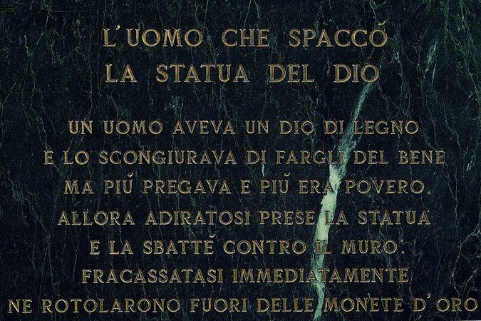 L’uomo che spaccò la statua del Dio