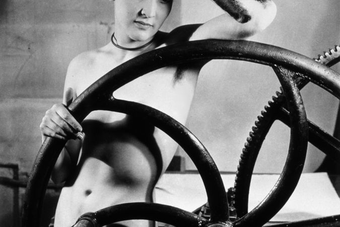 Erotique voilée, Meret Oppenheim à la presse chez Louis Marcoussis