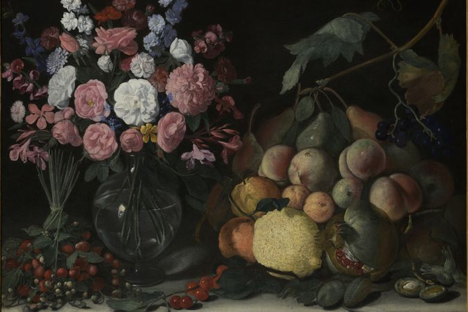 Natura morta con vaso di fiori, melograno, pesche, agrumi e fragoline