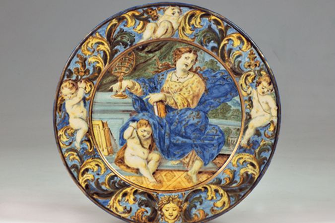 Piccolo piatto decorato con l’allegoria dell’Astrologia 