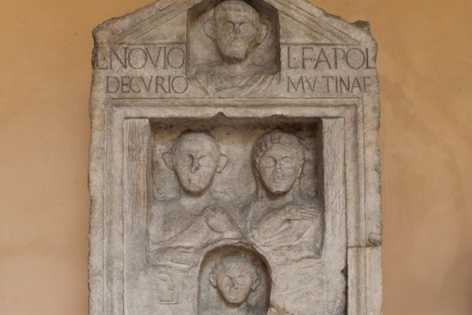 Stele funeraria di L. Novius