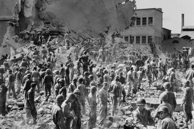 Germans mine a post office before the liberation of the city