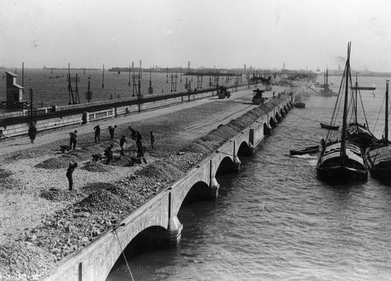 Il ponte del Littorio in costruzione