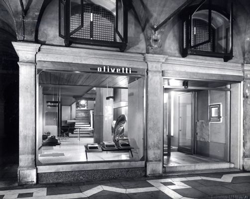 Sistemazione del Negozio Olivetti in piazza San Marco