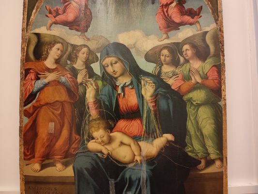 Madonna in adorazione del bambino e incoronata da angeli