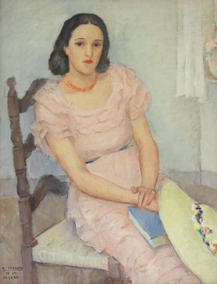 Ritratto di giovane donna in rosa con cappello in mano