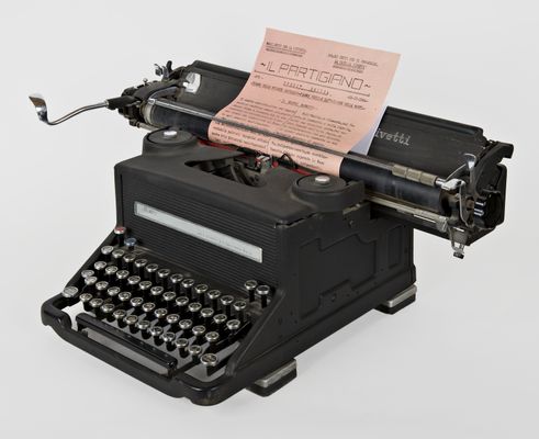 Macchina da scrivere M40/3 Olivetti 